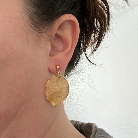 Vintage Gold Leaf Earrings - Picture 2 of 5
